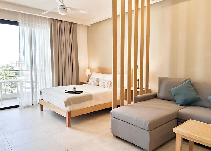Levitat Hunah Aparthotel 4*