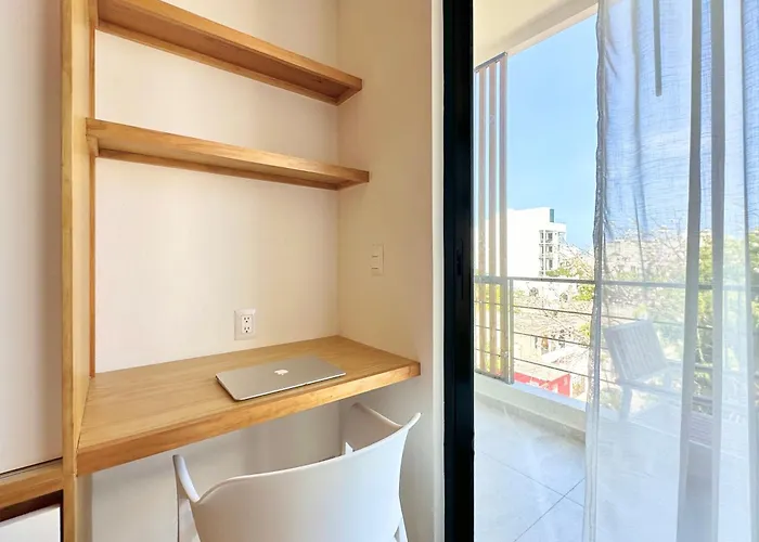 Levitat Hunah Aparthotel 4*