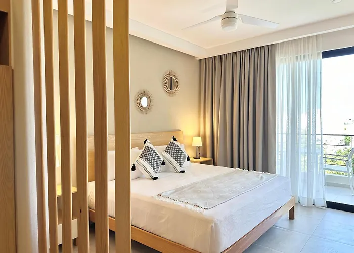 Levitat Hunah Aparthotel 4*